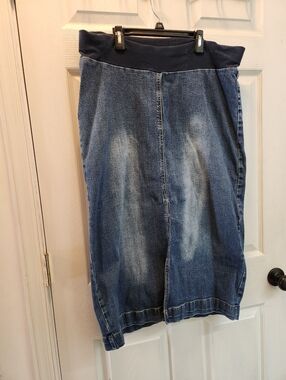 Lot of Maternity Clothes. 3 Piece- Skirt And 2 Shirts.